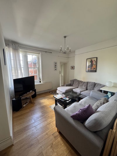 Huge double room in friendly flat share! Main Photo