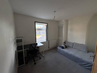  Bright  Room  in  Female-preferred  Home  |  10Mins  Walk  to  E
 Main Photo
