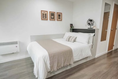 1 room accommodation tenancy take over Main Photo