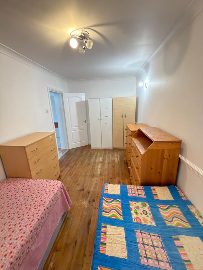 Large Double Room Available — Newly Fitted Family  Main Photo