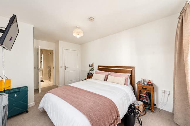 Double and ensuite room in Langdon Park Main Photo