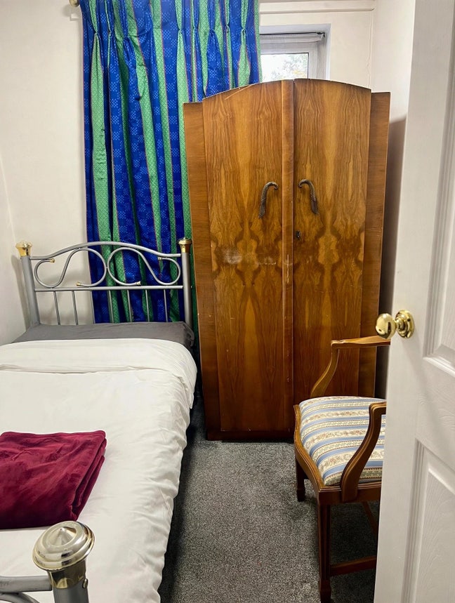 Single Room   Main Photo