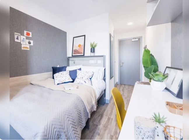 Onyx Prestige Student Living silver ensuite Main Photo