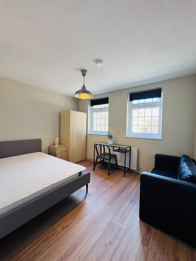 New Double Bedroom in Dalston - All Bills Included Main Photo