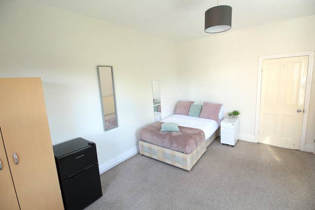 🏡 9 Furnished Rooms | All Bills Included |Lincoln Main Photo