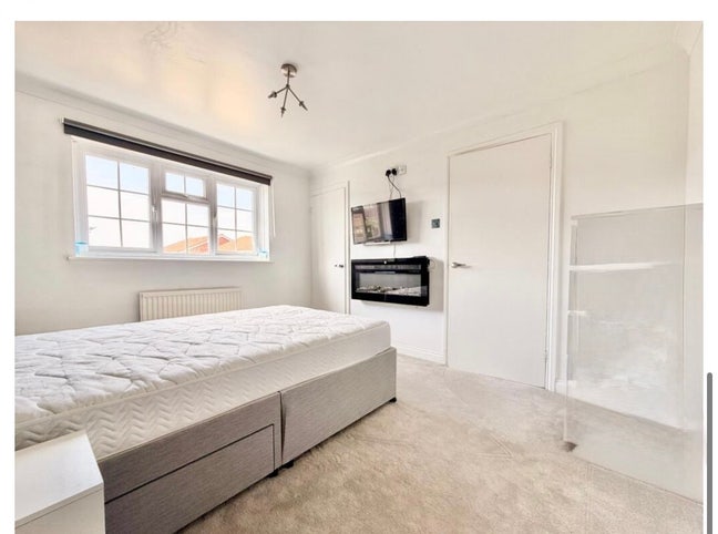 Beautiful 3 bed detached house  Main Photo