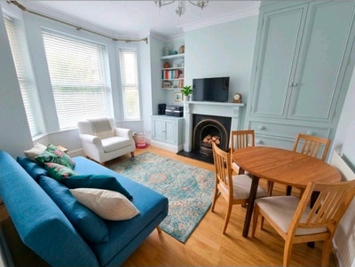 Stunning 1-Bed Apartment  Garden  &pound;1,250 All Bills Main Photo