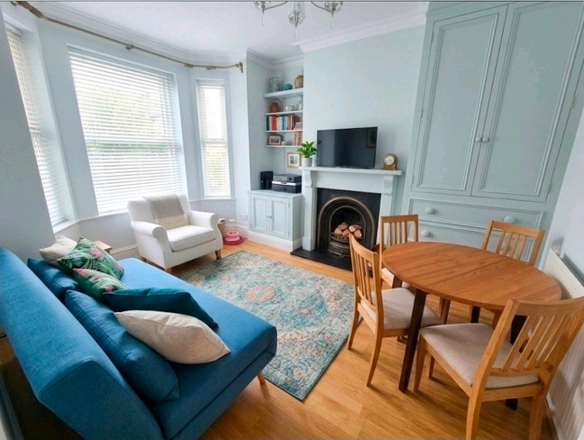 Stunning 1-Bed Apartment  Garden  &pound;1,250 All Bills Main Photo