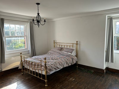 Large Double Room in Heswall Centre  Main Photo