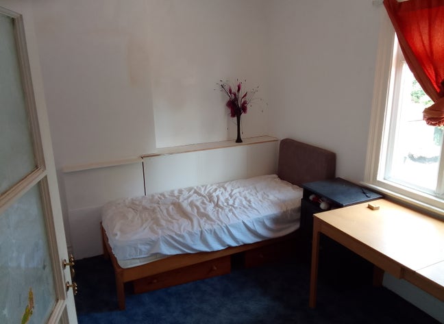Generous Double Rooms | All Bills Included Main Photo