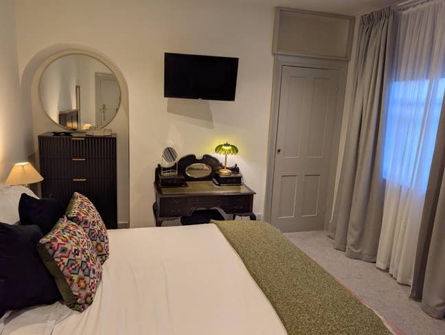 A lovely double room, beautifully furnished. Main Photo