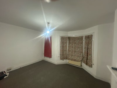 King size double bedroom available in Southall  Main Photo