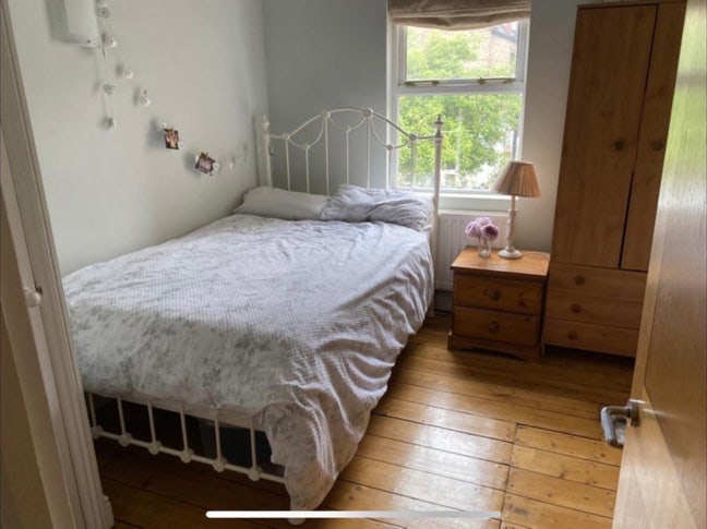 New! Double room in friendly central Windsor house Main Photo