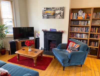 New! Double room in friendly central Windsor house Main Photo