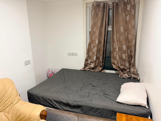 Furnished double room Neat and clean  Main Photo