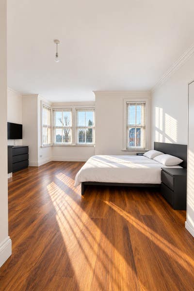 Brand New Super King En-Suite with Its Own in-Room Main Photo