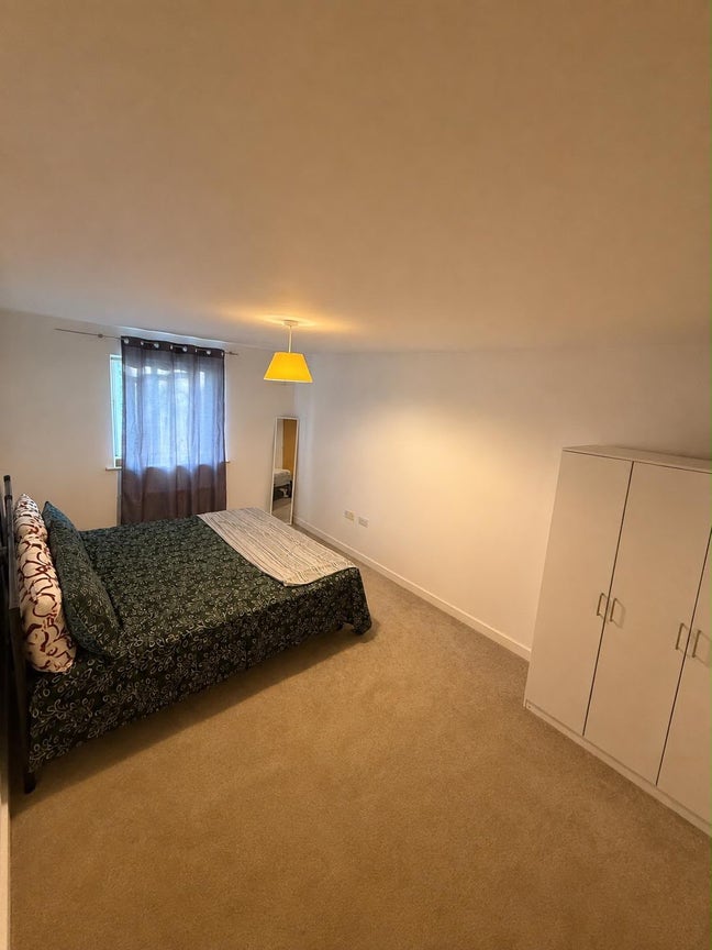 Spacious ensuite double room  Main Photo