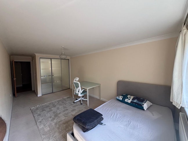 En-suite Double bed room to rent  Main Photo