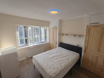 Large, sunny rooms available -Nr Portslade train  Main Photo