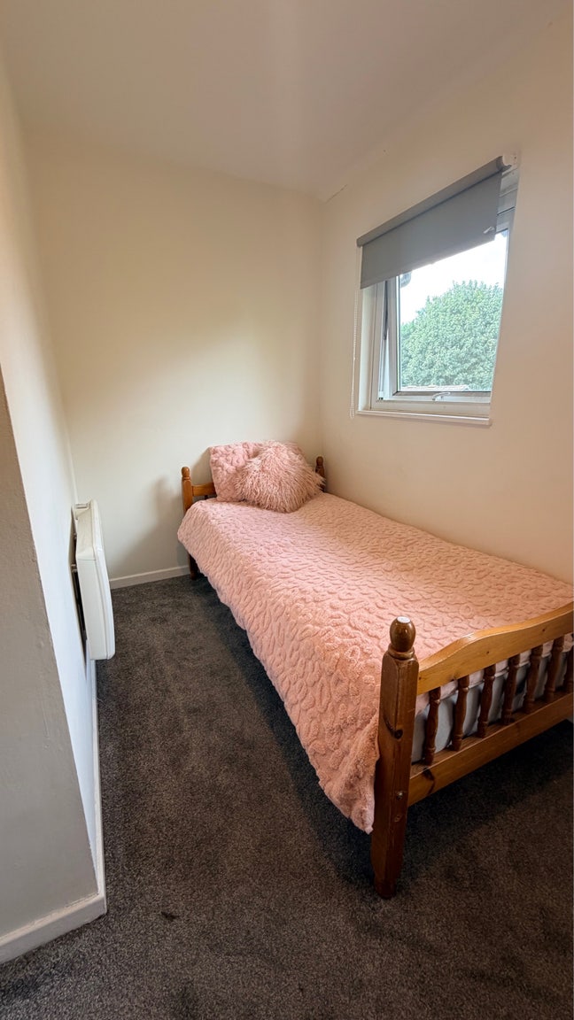 Single Room for rent in Uxbridge/Cowley Main Photo