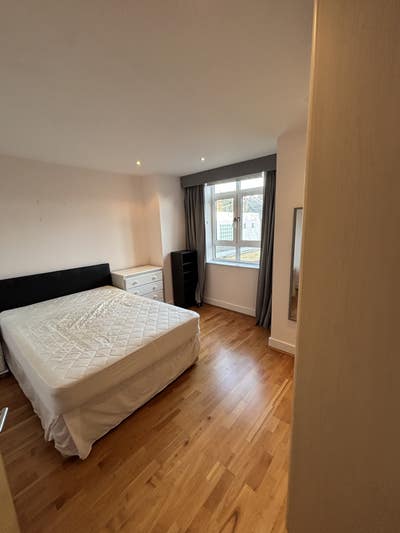 Room to Rent in Clapham North, 3 mins to tube Main Photo