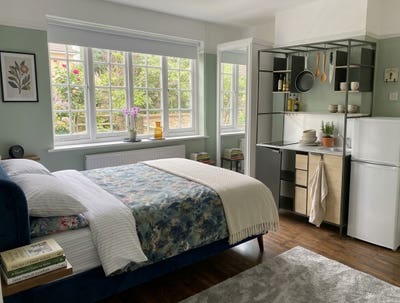 Spacious Ground-Floor Studio in Characterful Home Main Photo