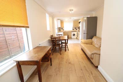 ⚡2 Beautiful Rooms on the Elizabeth Line!⚡ Main Photo