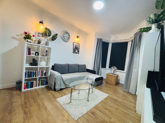 Shared StudioFlat Hounslow Central London 4Female  Main Photo