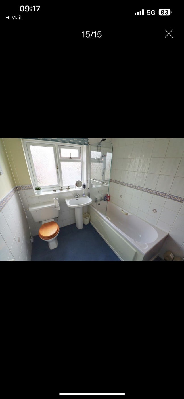 Single bed room for female only  Main Photo
