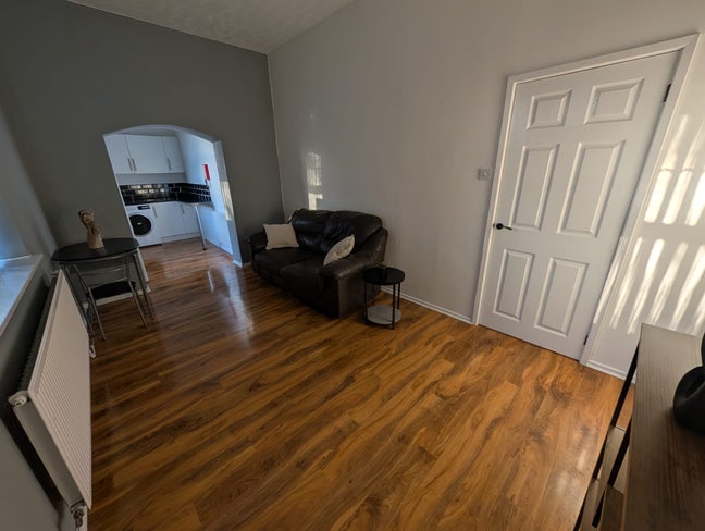 Modern First Floor One Bedroom Apartment Main Photo