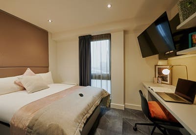 Gold Studio – &pound;300 Incentive  50 monthly  Main Photo
