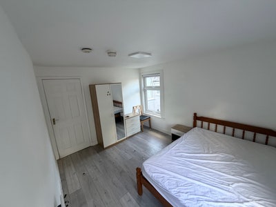 Large Double in Plumstead/ Woolwich close to statn Main Photo