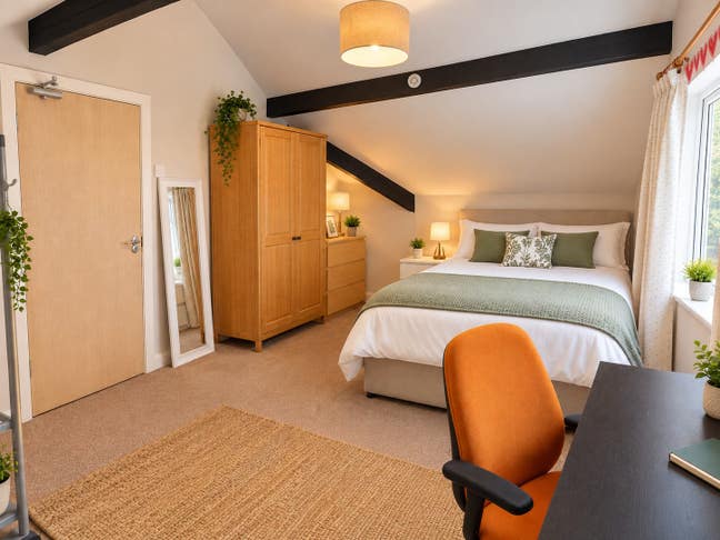 Big 4 Bedroom Shared House Main Photo
