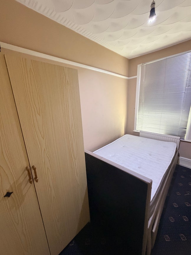 Single room in seven kings Main Photo