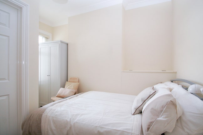 Double  En-Suite  Room- All Female House!  Main Photo
