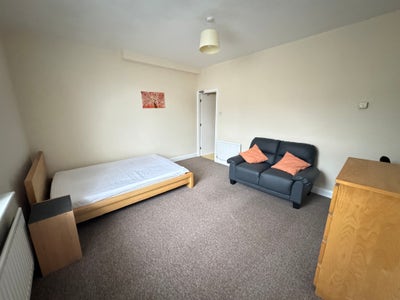 Furnished 1-Bed Flat, Armley — 11B SV Main Photo