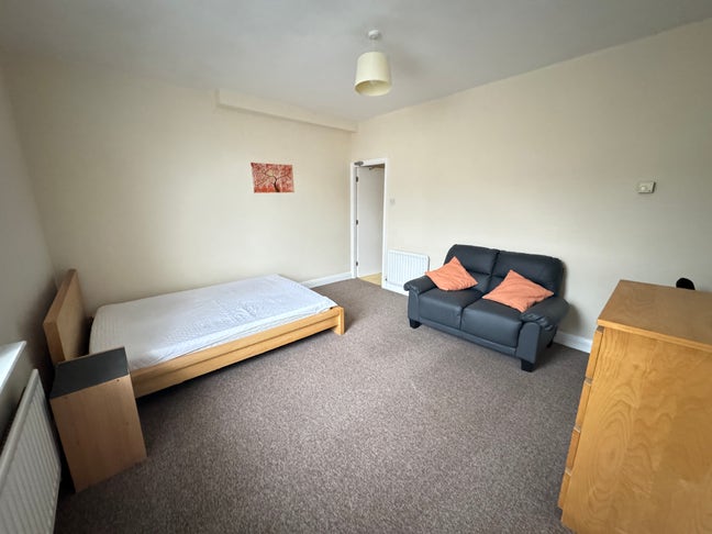 Furnished 1-Bed Flat, Armley — 11B SV Main Photo