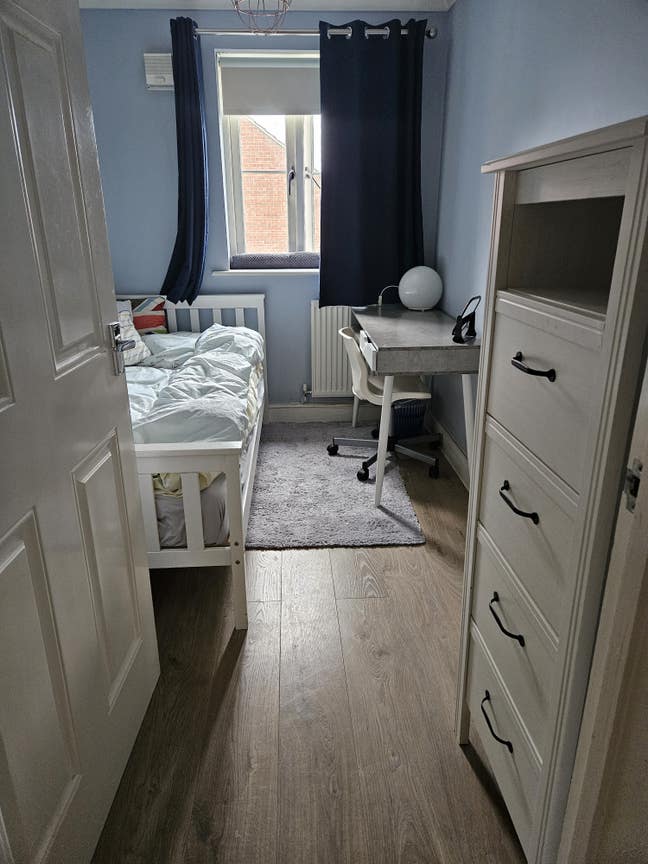Single room available  Main Photo