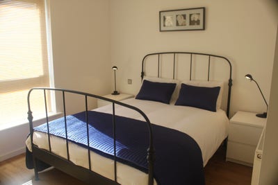 Ensuite in a 2 Bedroom Flat with Livingroom Main Photo
