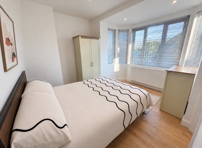 Modern Double En-Suite Room, Peaceful -&pound;0 Deposit! Main Photo