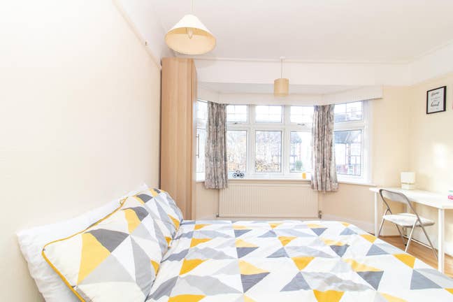 2 Rooms in Spacious 5-Bed House – Abbey Wood SE2 Main Photo