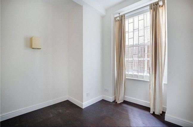 Chelsea room in flat with garden Main Photo