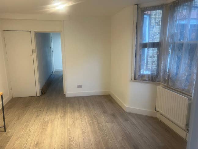 2-Bedroom Flat with Private Garden Main Photo