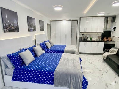 Open plan house for 4 with 2 double beds Main Photo