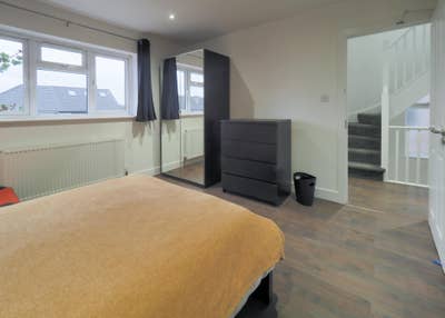Double room ensuite next to Stanmore Station Main Photo