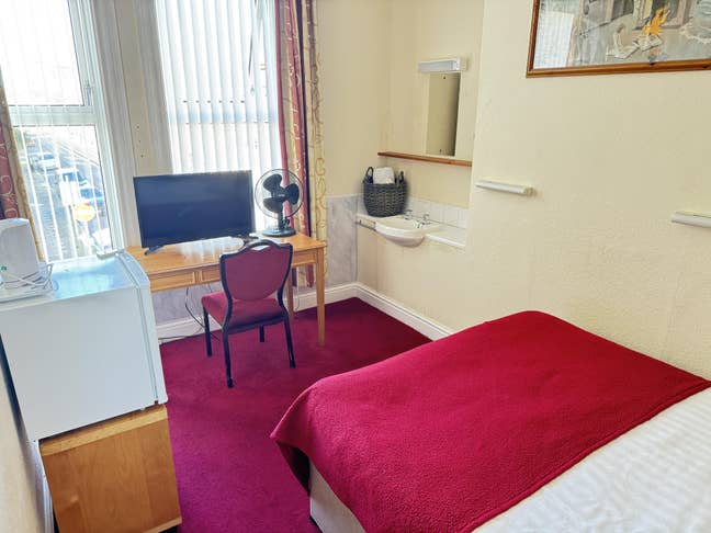 Quiet En-Suite Room – 5 mins Station – Bills Inc. Main Photo