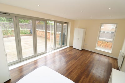 2 rooms available via district/Piccadilly line!! Main Photo
