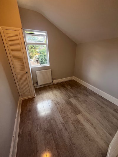 Freshly Painted & Renovated Room Main Photo