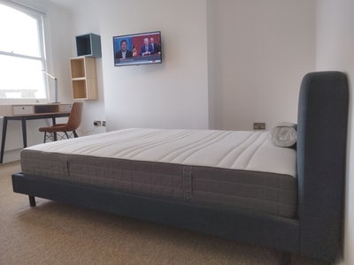 Double room to rent with a guest room for visitors Main Photo