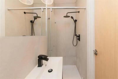 Lovely Ensuite double room in peaceful Hendon home Main Photo